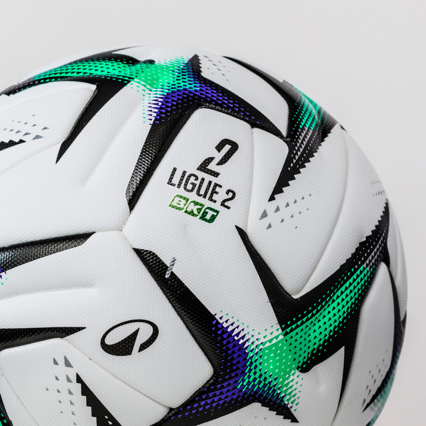 Photo close up ballon Ligue 2 2025/2026